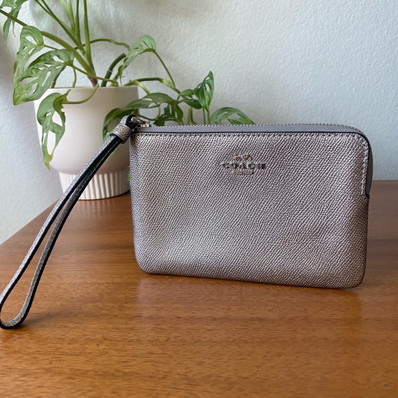 NEW Coach Corner Zip Wristlet Silver Metallic Ash Leather Wallet Glam Clutch - Picture 2 of 15